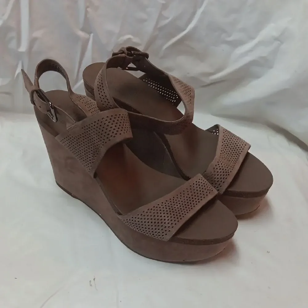 Vince Camuto Women's Tan Wedge Sandals Size 7.5M